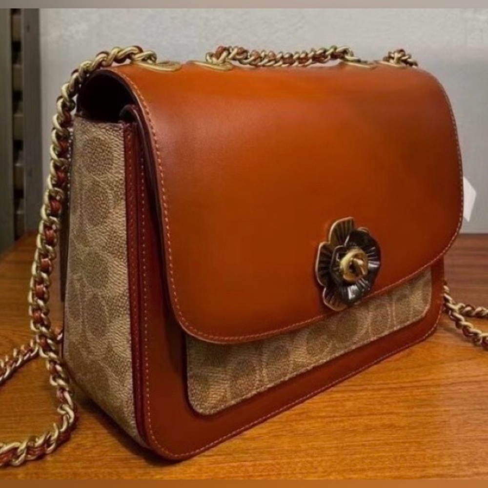 COACH Cross-body/Shoulder Purse (in new condition)
